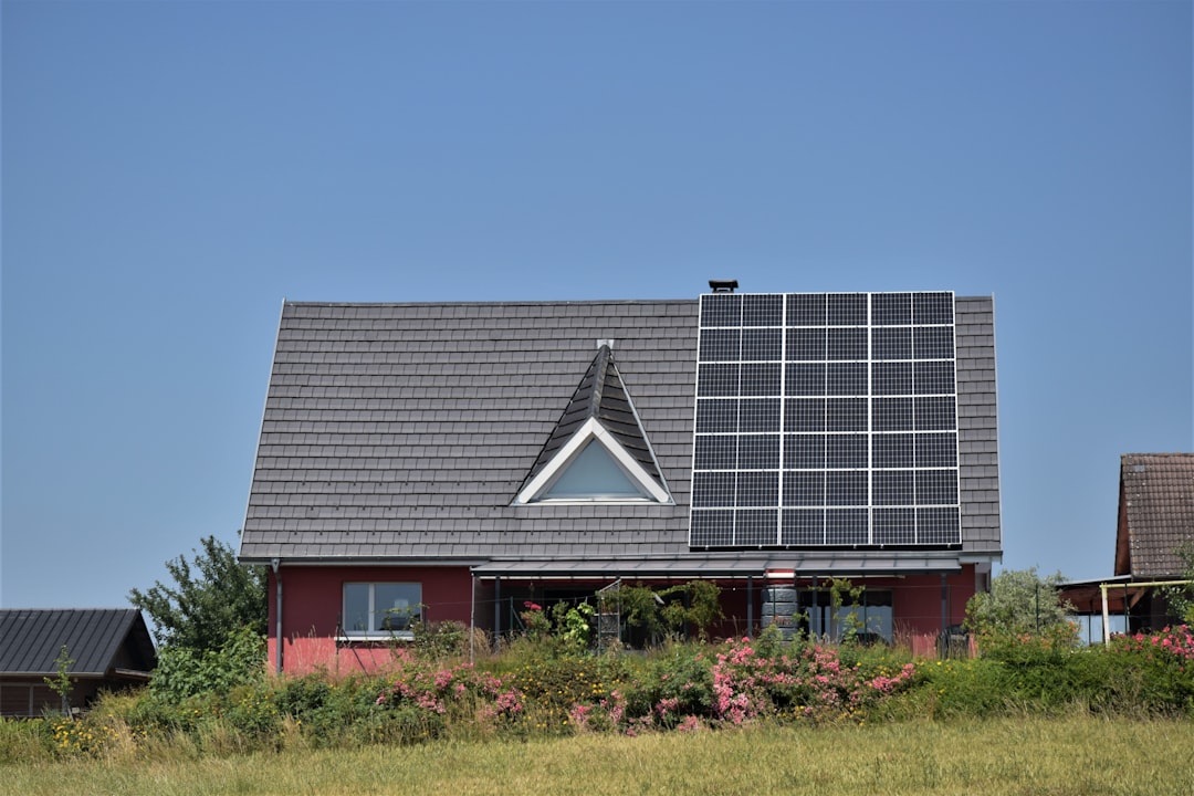 Inspiratie voor een slimme opstelling van zonnepanelen op je dak